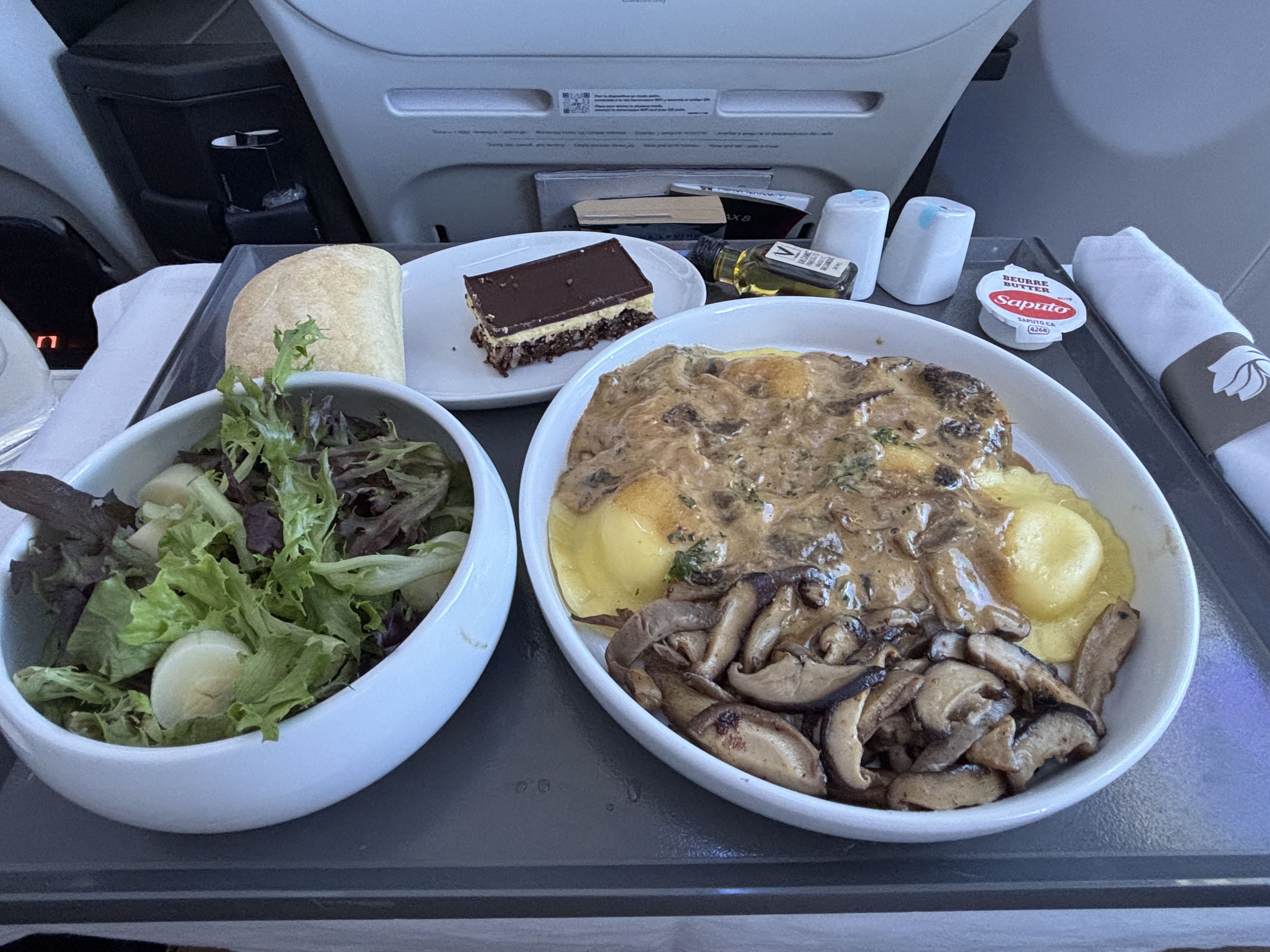 Mushroom ravioli meal aboard Aeroméxico business class.