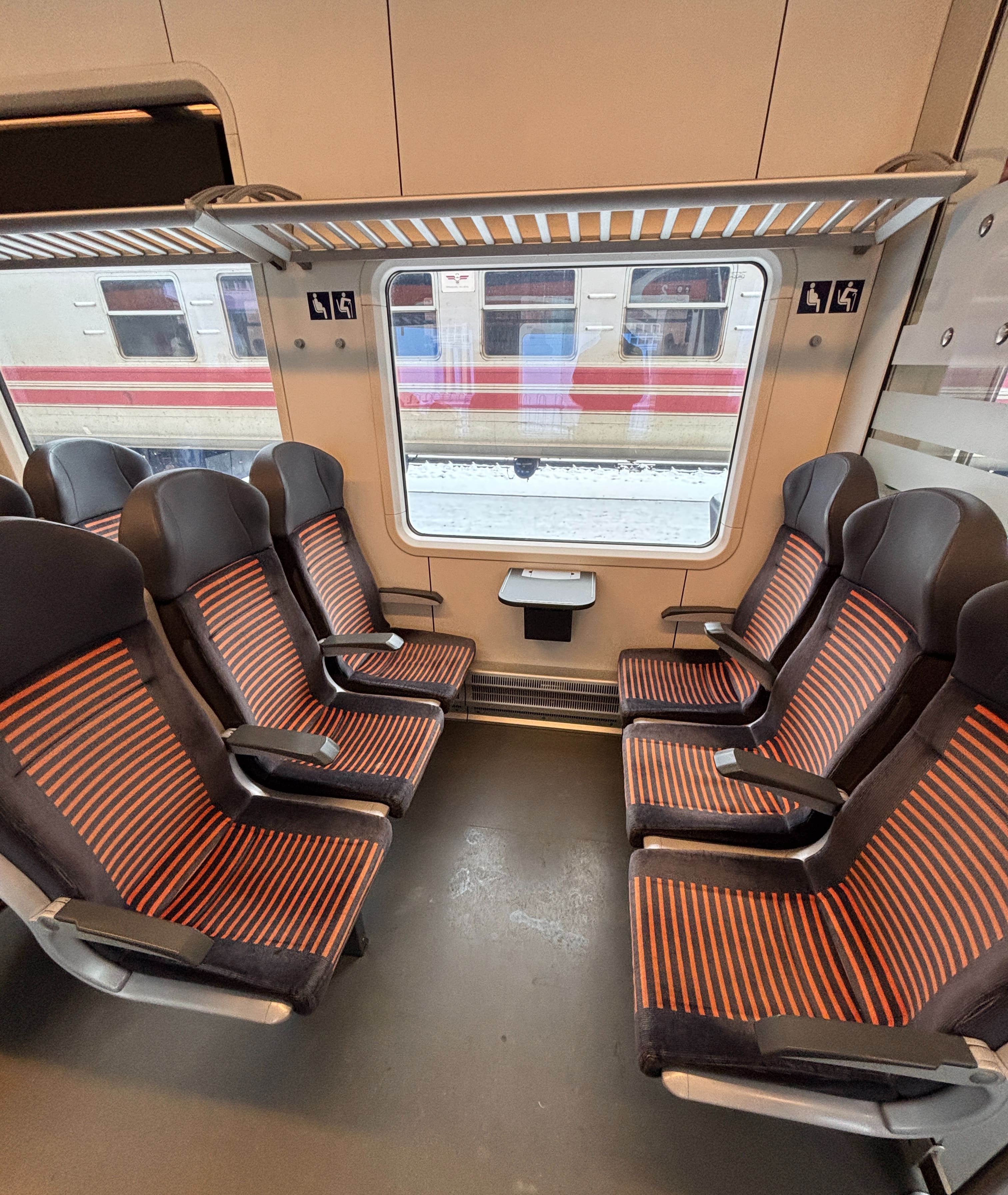 Seats on the Elron train from Valga to Tartu to Tallinn.