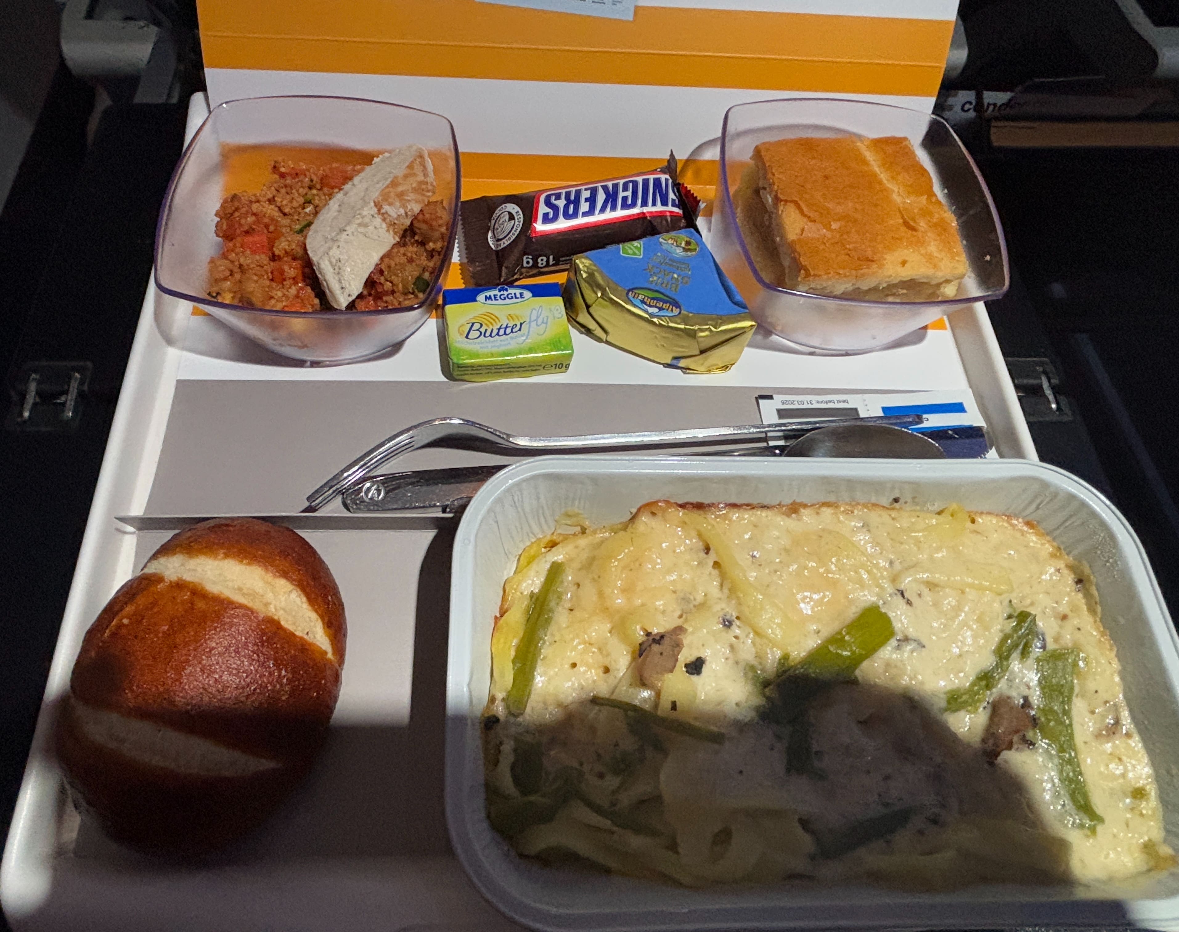 Same tray with packaging removed.