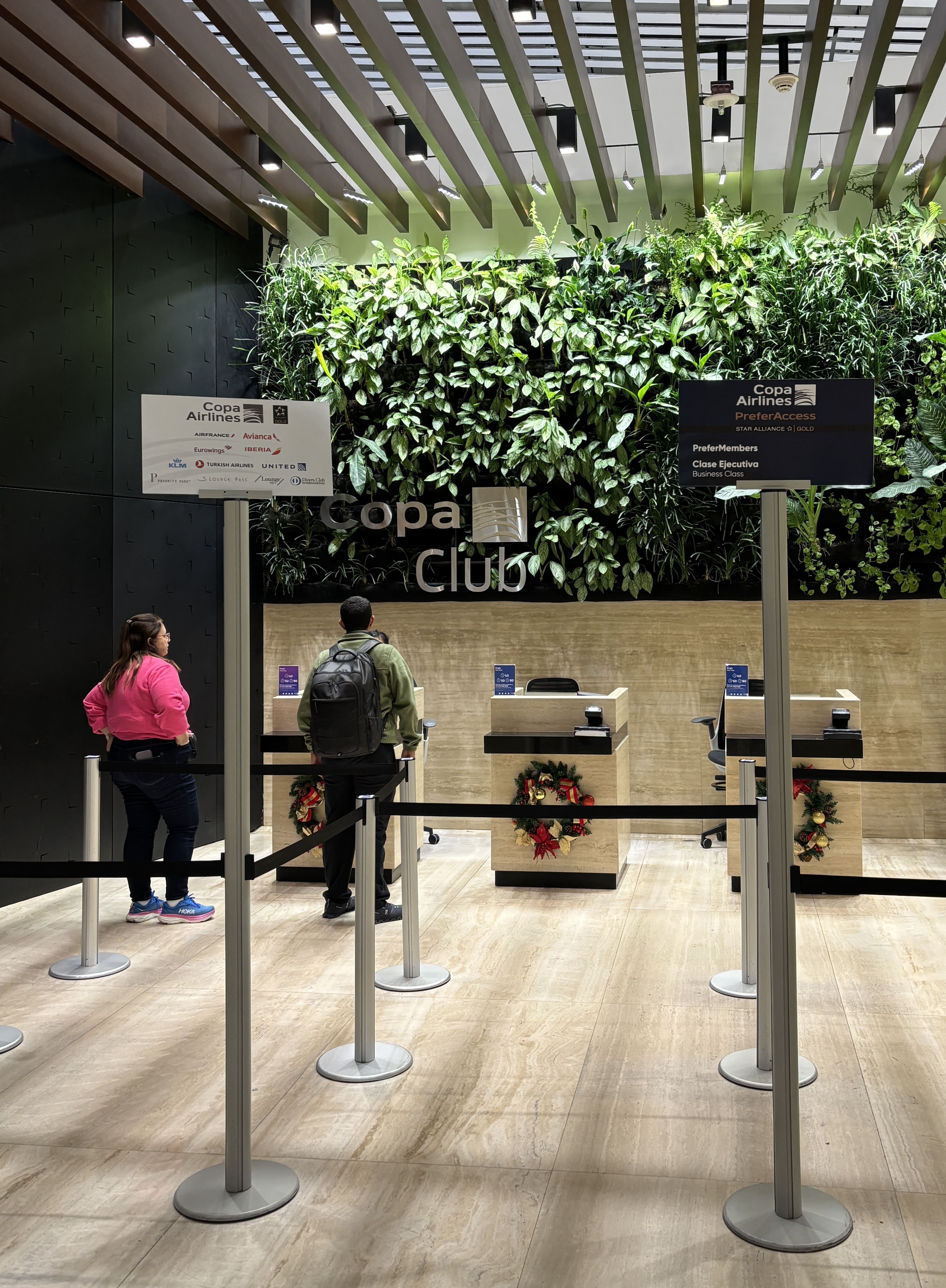Entrance to the Copa Club at Tocumen International Airport, with separate lanes for Copa business class passengers/Star Alliance Gold members and all other passengers.