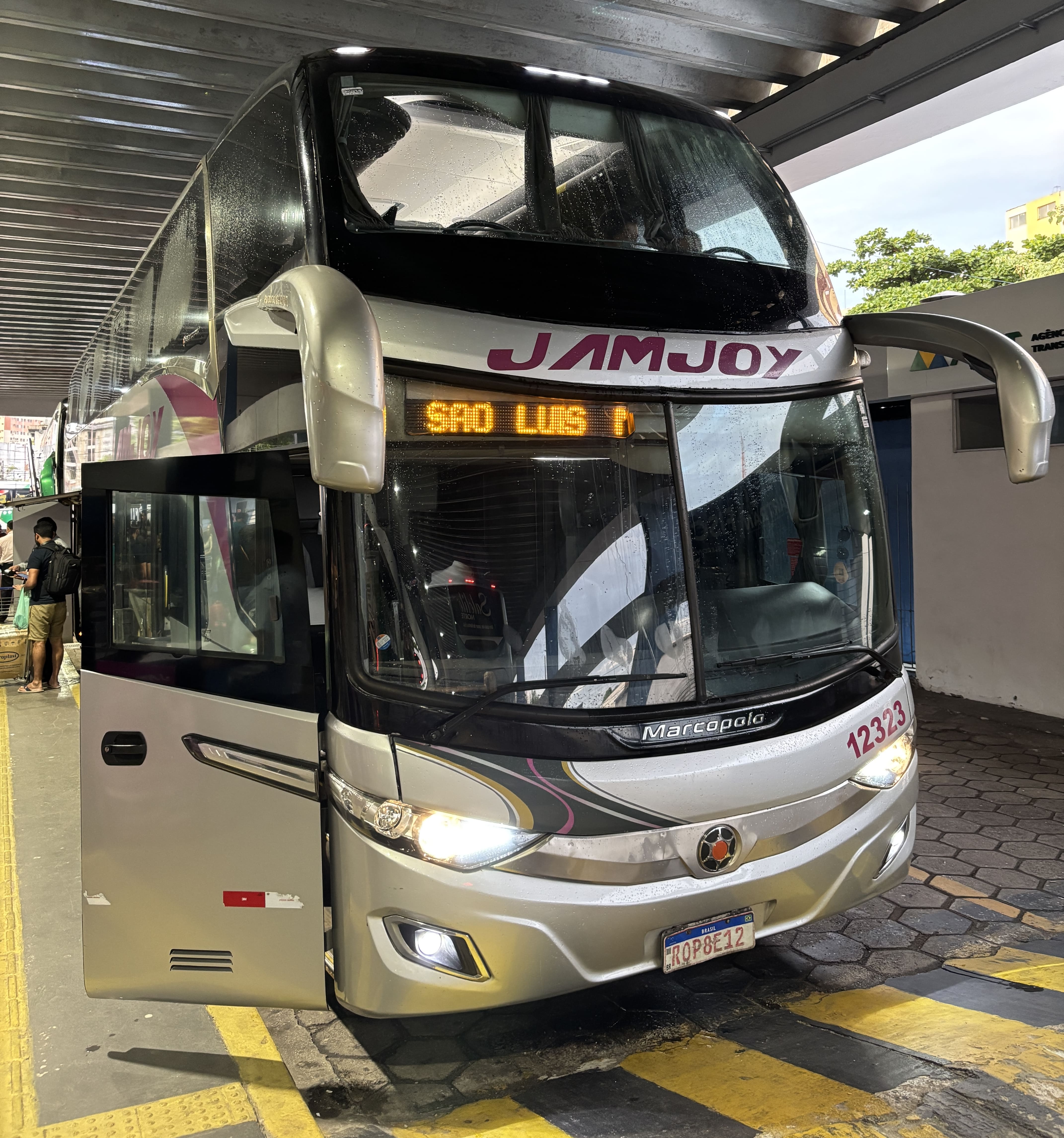 Jamjoy bus waiting at a platform in Belém.