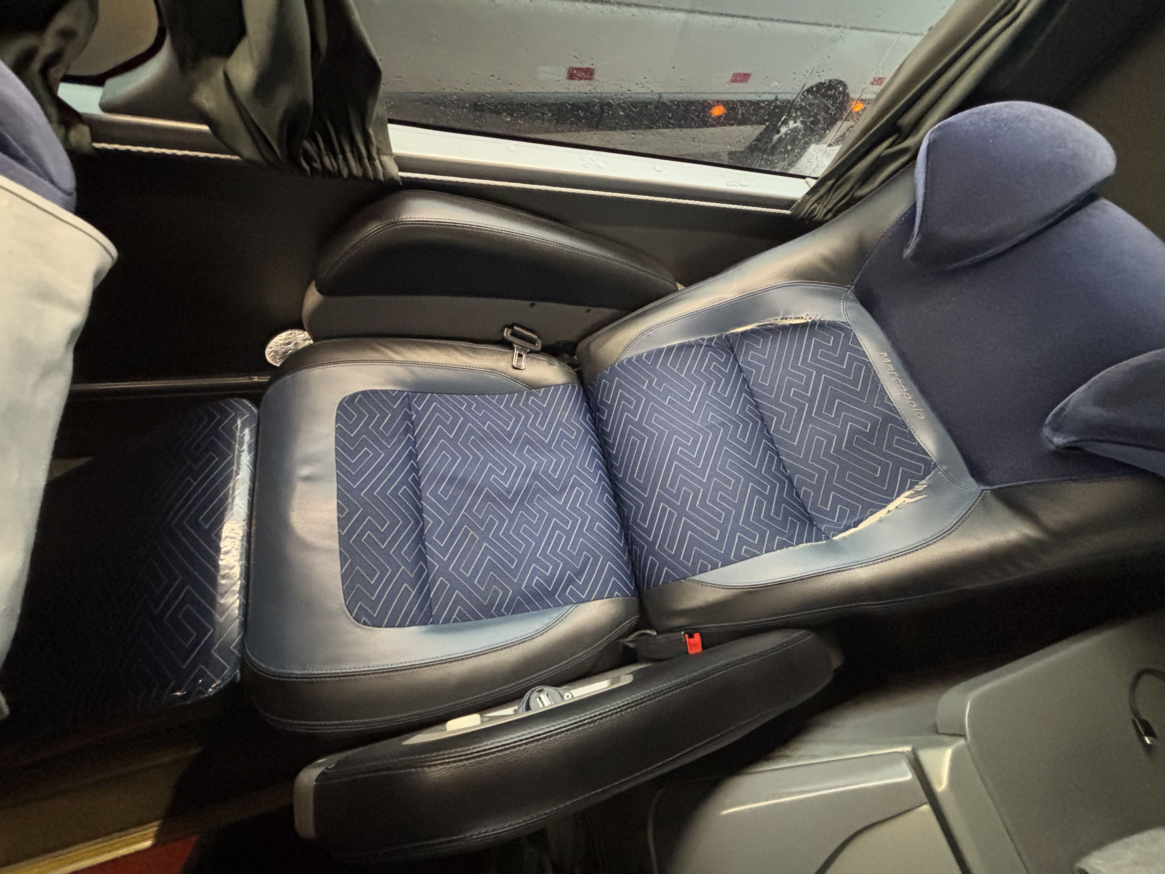 Jamjoy leito seat fully reclined, showing the seatback and legrest extended to create a relaxed, but not flat seat.