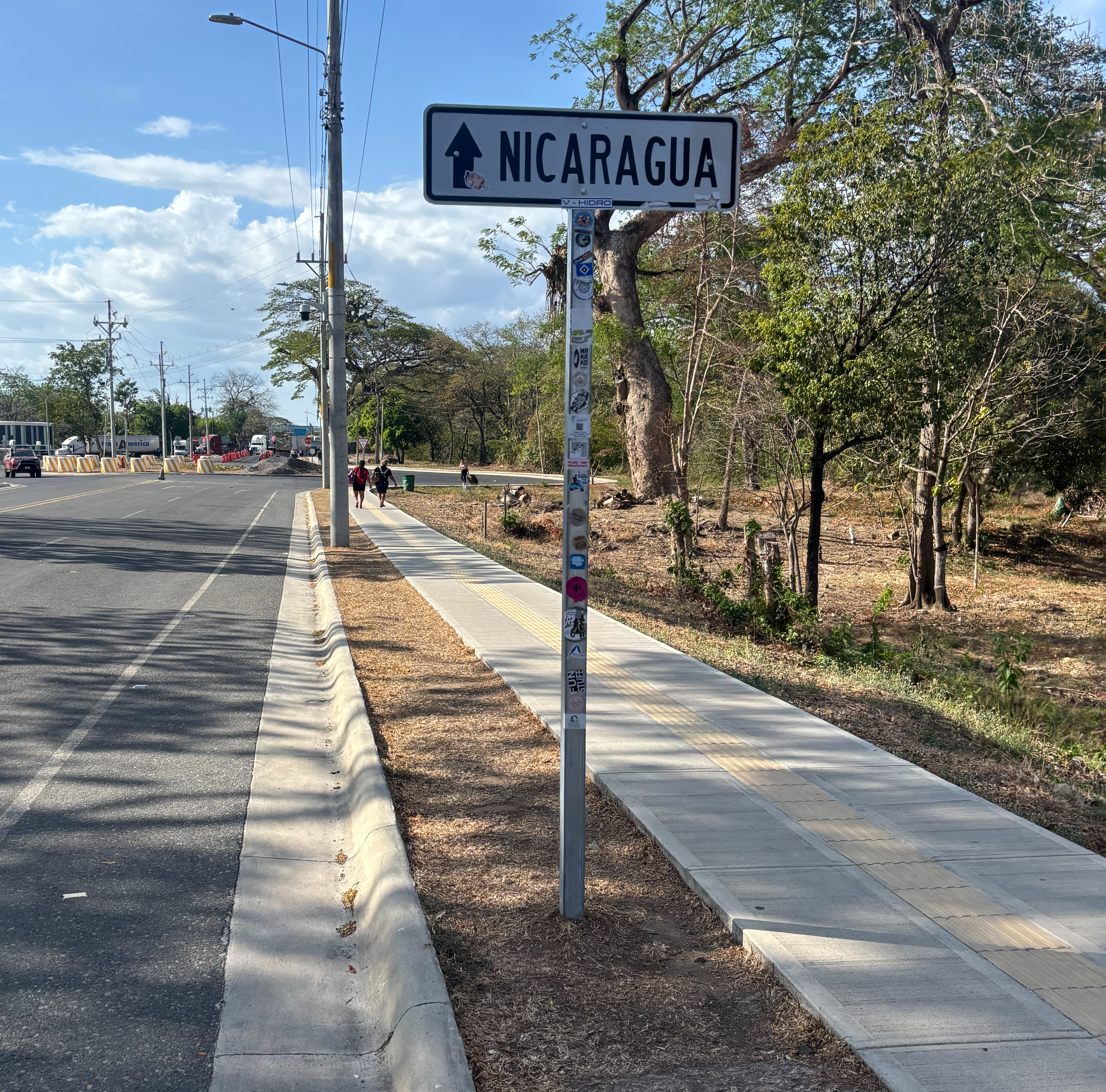 Roadside sign saying Nicaragua with an arrow pointing ahead.